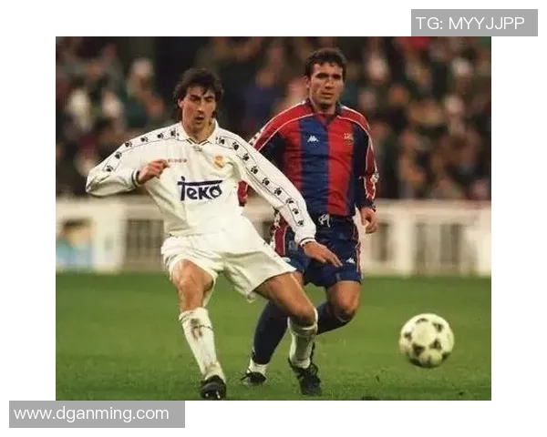 世界足坛巨星盘点：那些成就传奇的足球名将与他们的辉煌时刻