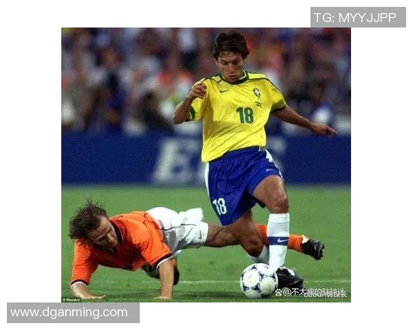 足坛巨星风采全览高清珍藏版球星经典瞬间完整照片集