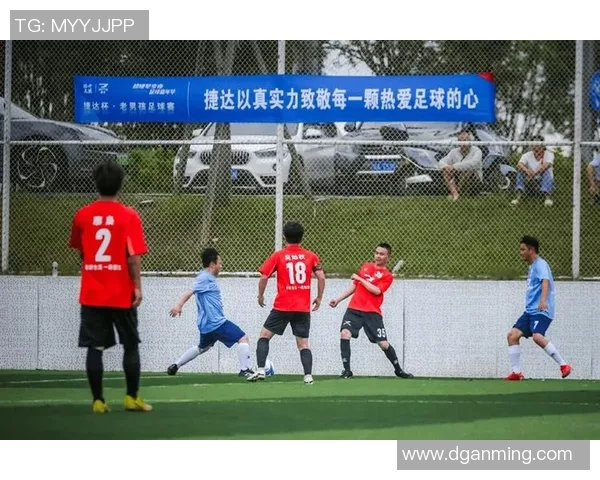 足球巨星加练全程曝光展现自律与拼搏精神激励无数球迷 足球巨星加练全程曝光展现自律与拼搏精神激励无数球迷